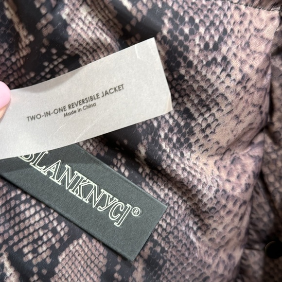 NWT Blank NYC Two in One Reversible Puffer Jacket Size Medium - Picture 5 of 6